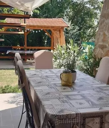 Cs&m Vendeghaz בית נופש *