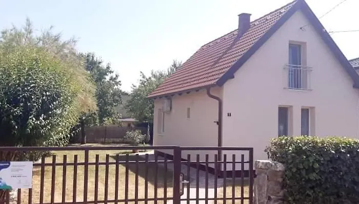 Cs&m Vendeghaz Case de vacanță *